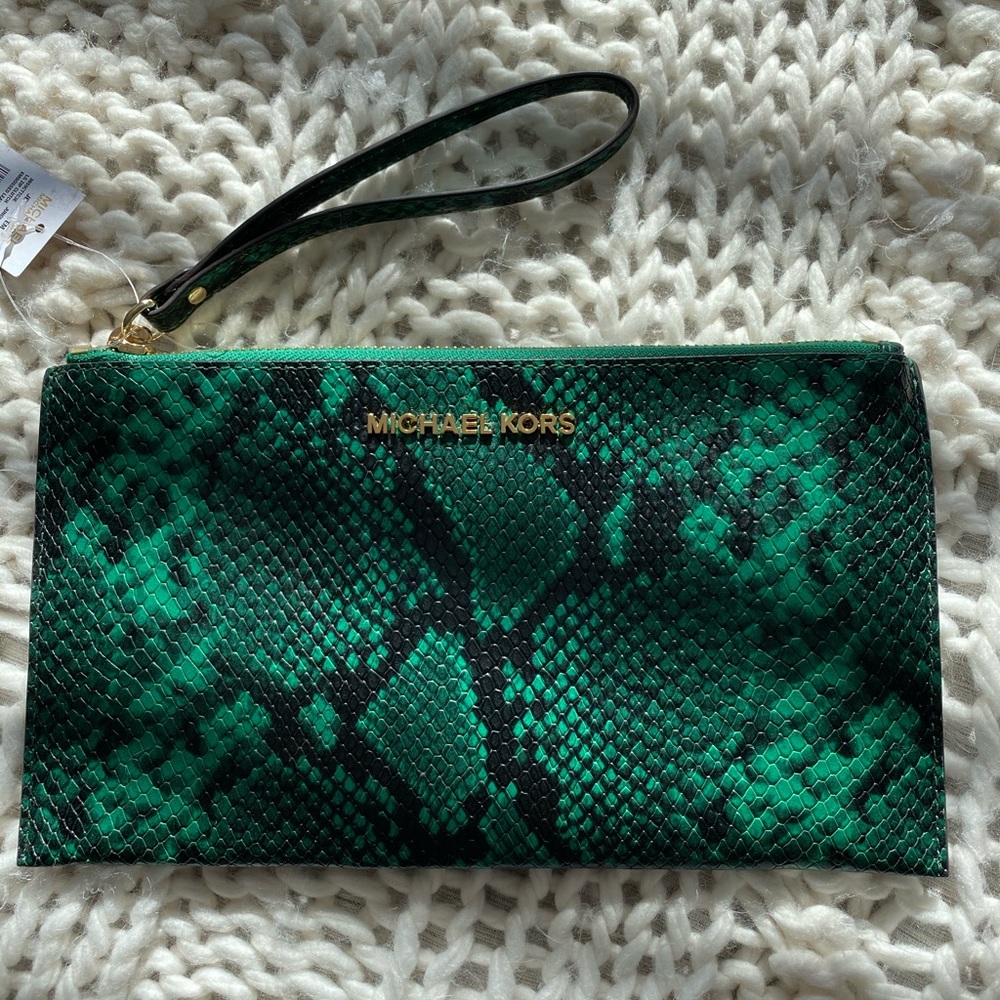MICHAEL KORS Wristlet Clutch